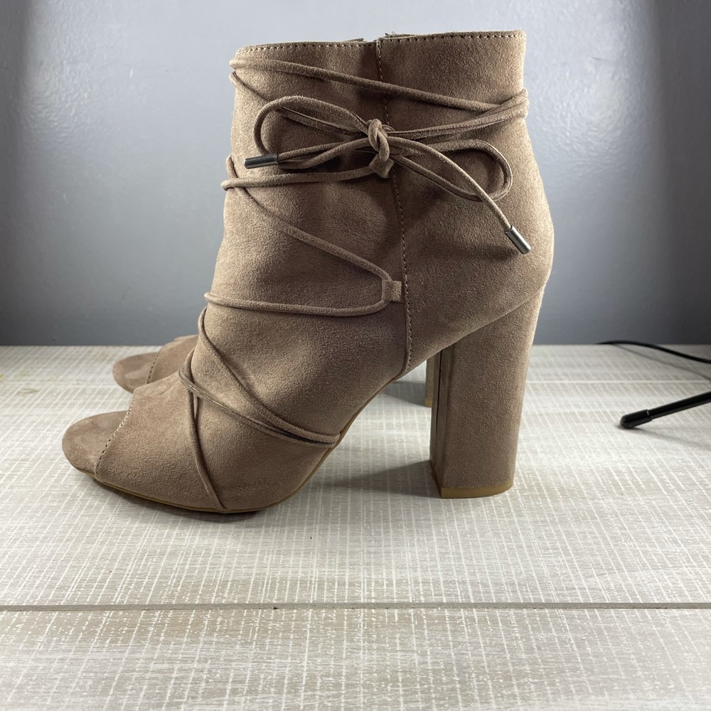 Bamboo Cream bootie size 10. Gently used.